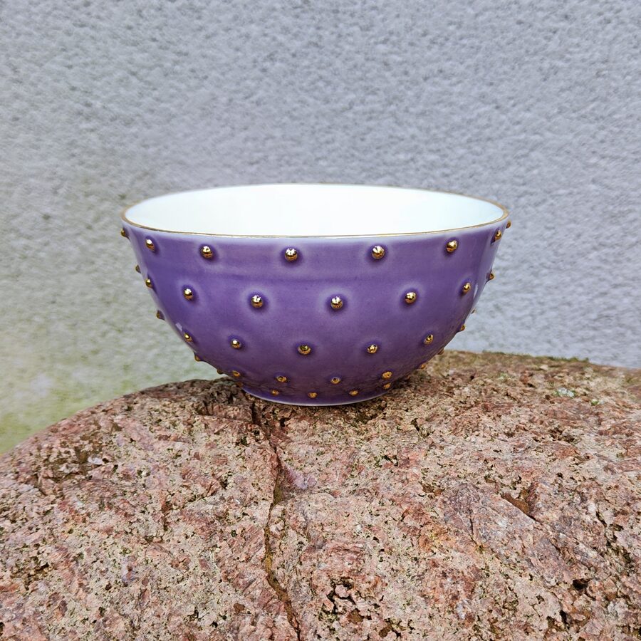Bļodiņa lavandas violeta ar zelta pumpiņām 14 cm