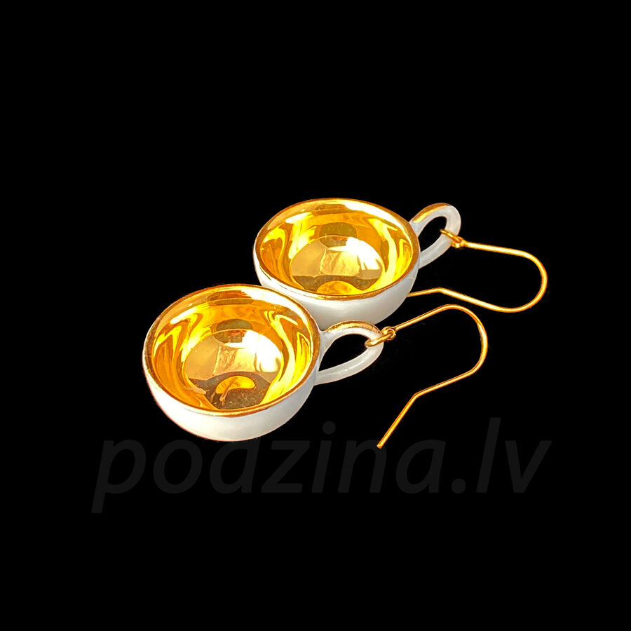 Cup earrings with golden inside