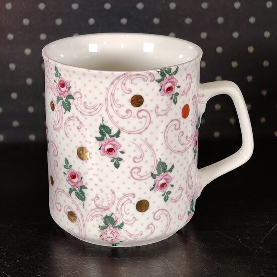 300ml krūze ar rozītēm un zelta punktiem 