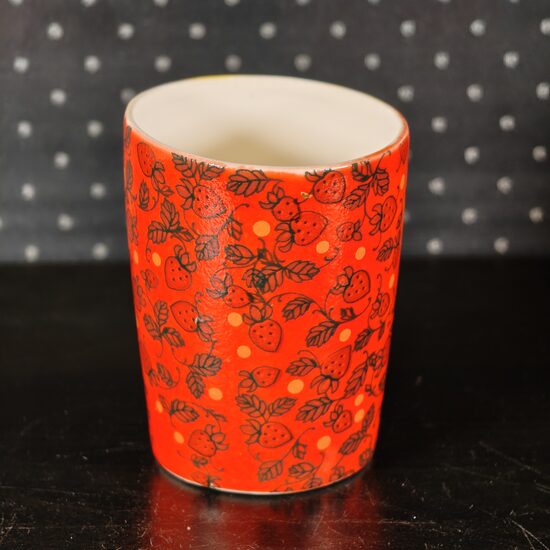 Ovāla glāzīte 150ml ar meža zemenēm 