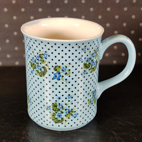 Gaiši zila krūzīte 250ml punktaina ar puķītēm