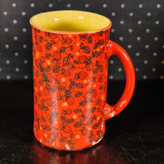 Sarkana krūze 280ml ar meža zemenēm 