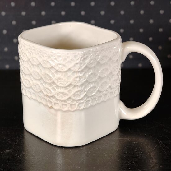 Mazā kvadrātkrūze ar mežģīnēm 200ml 