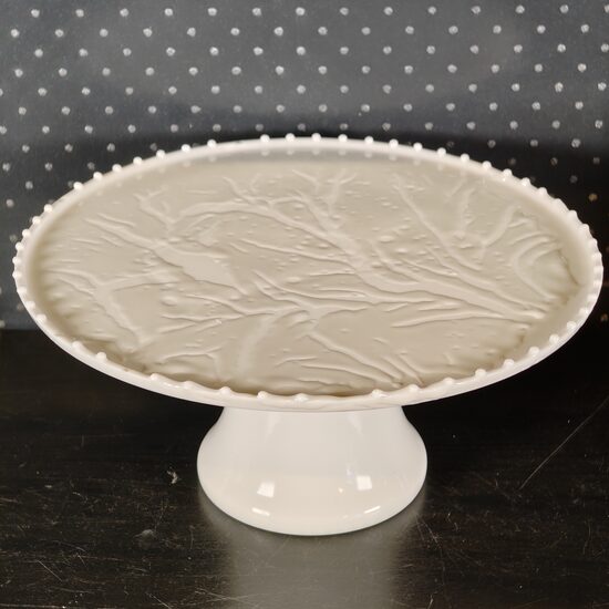 Balts tortes trauks ar glazūras efektu
