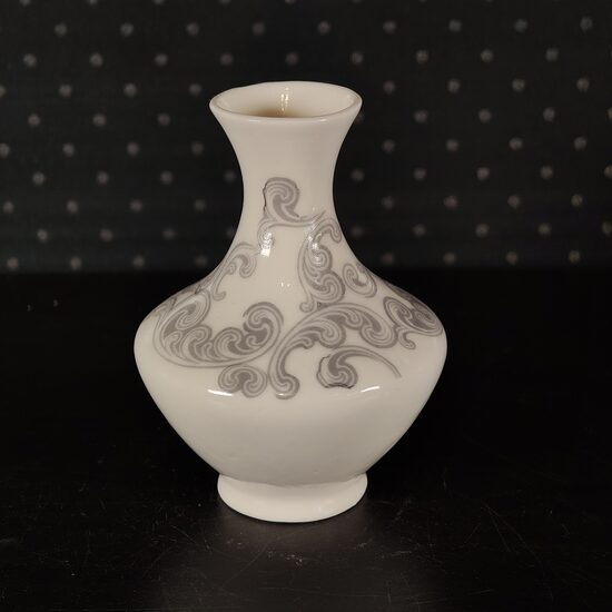 Vāzīte 10cm ar pelēku ornamentu