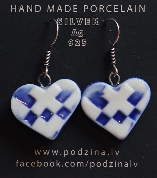 Auskari mazās sirsniņas kobalta zilas