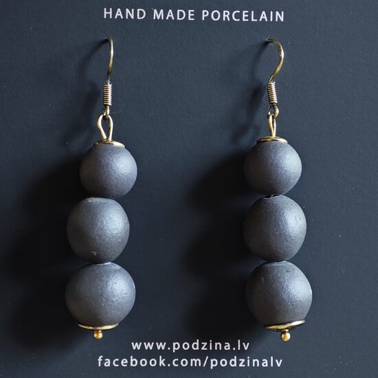 Melnā porcelāna bumbiņu auskari 