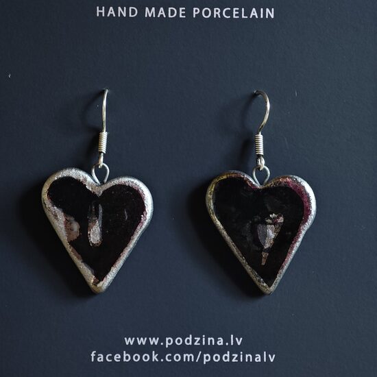 Auskari melnas sirsniņas ar matētu platīna maliņu