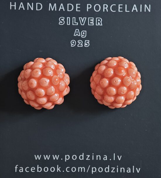 Auskari sarknas avenītes