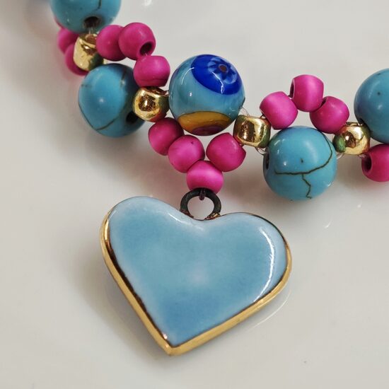 Rokassprādze ar zilu sirsniņu