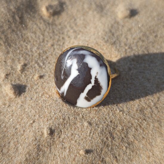 Marmora gredzens ar zelta maliņu