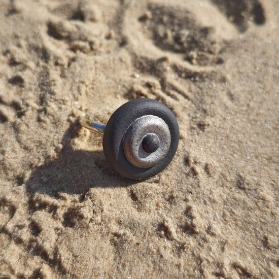 Melnā porcelāna gredzens ar platīnu 2