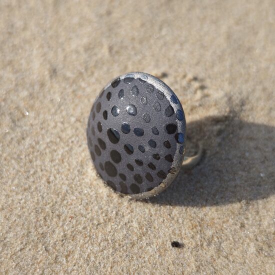 Melnā porcelāna gredzens ar platīnu 3