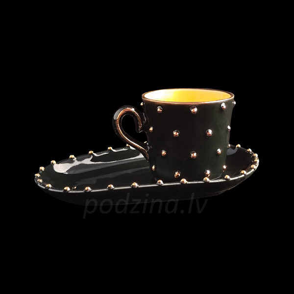 Melna espresso tasīte ar dzeltenu iekšiņu